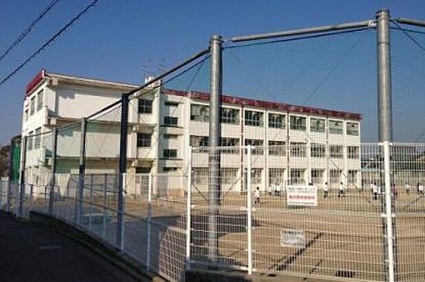 岸和田市立山直中学校まで1550m