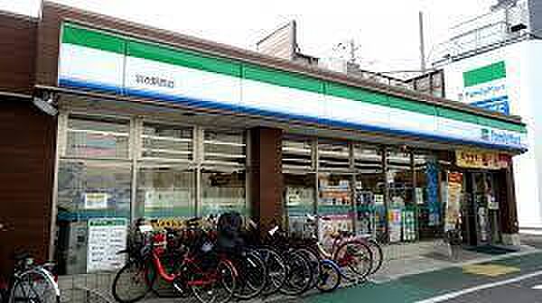 ファミリーマート羽衣駅西店まで699m