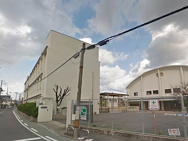 高石市立高石小学校まで810m