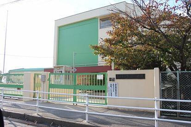 高石市立取石小学校まで261m