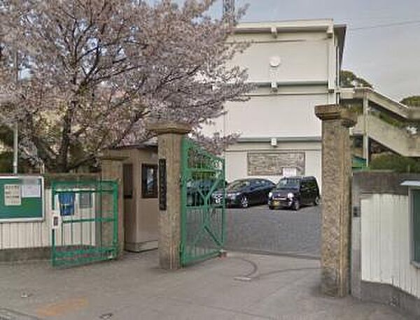 和泉市立伯太小学校まで896m