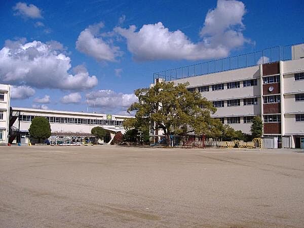 和泉市立南池田小学校まで1493m