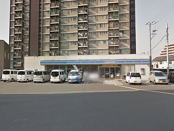 デイリーヤマザキ東岸和田駅前店まで113m