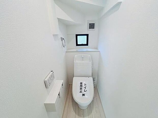 温水洗浄機能付きの便座です♪