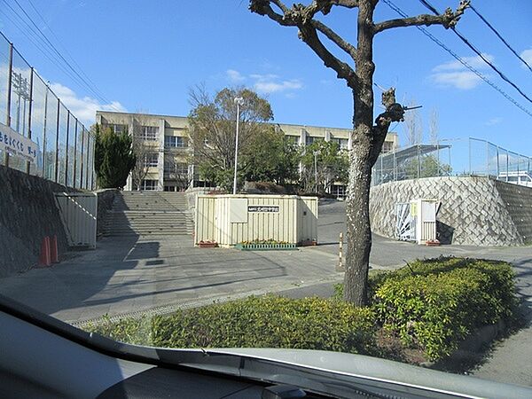 和泉市立光明台中学校まで1104m