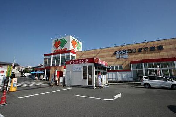 サンエー山直店まで822m