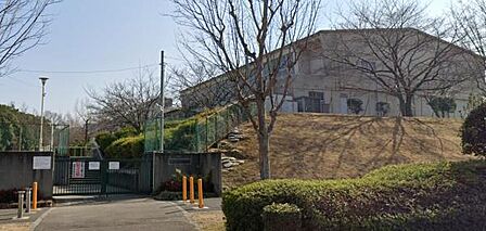 堺市立新檜尾台小学校まで811m