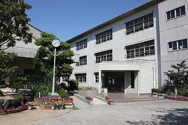泉佐野市立末広小学校まで935m