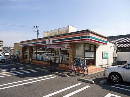 セブンイレブン和泉和気町店まで657m