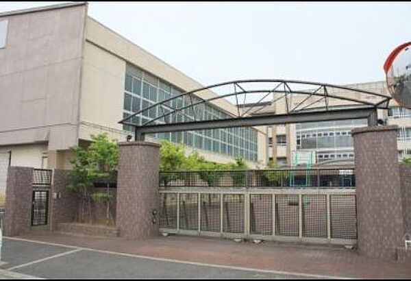 堺市立浜寺南中学校まで428m