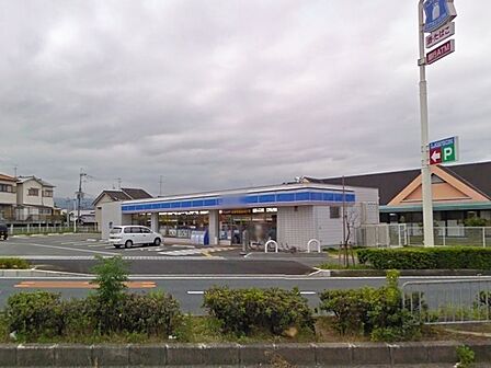 ローソン貝塚王子西店まで620m