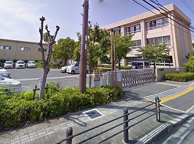 熊取町立中央小学校まで769m