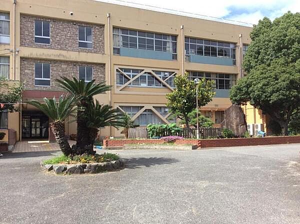 和泉市立鶴山台北小学校まで1270m