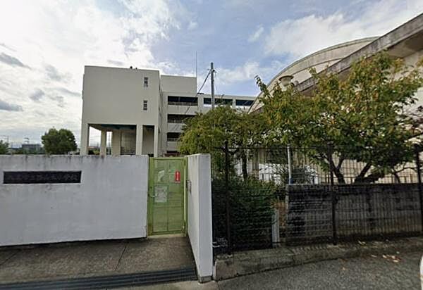 八尾市立西山本小学校まで553m