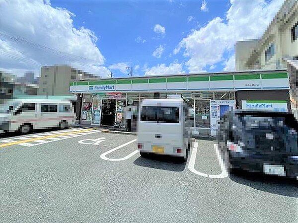 ファミリーマート豊中大黒町店まで572m