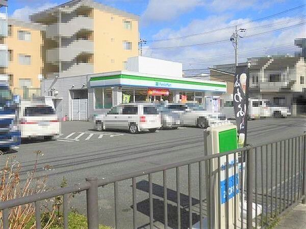 ファミリーマート豊中長興寺北店まで917m