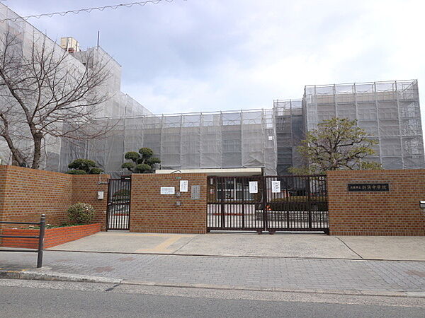 大阪市立新巽中学校まで635m