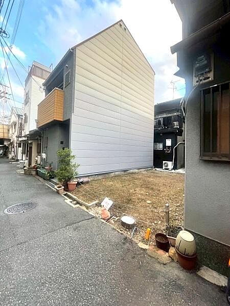 【前面道路】戸建の並ぶ過ごしやすい住宅地の環境