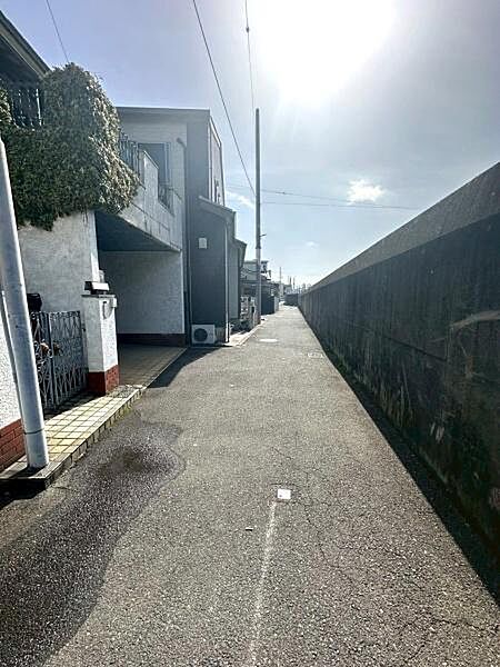 【前面道路】交通量の少ない前道で出入りも安心です