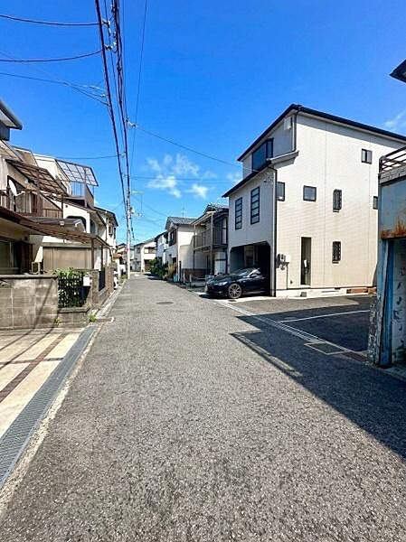 【前面道路】公道　北東側　約4．0ｍ※ＡＩ加工により天候を青空に変更しております。