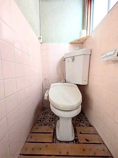 【トイレ】1階2階の2か所にトイレがあります。