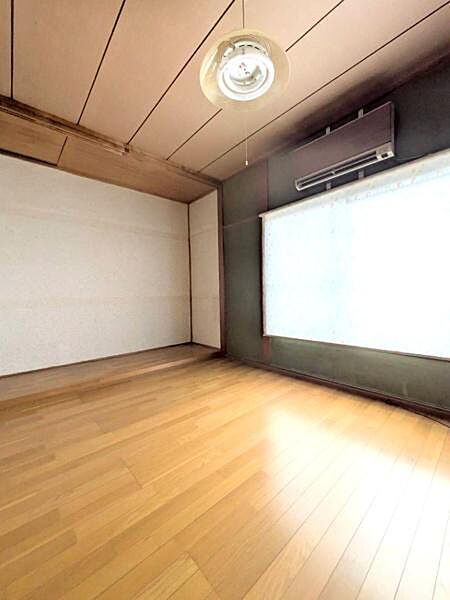 【洋室】3階約7．5帖の洋室。居室で一番広い部屋になります！