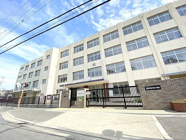 大阪市立川辺小学校まで502m