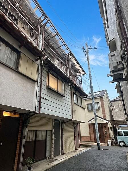 【現地】過ごしやすい完閑静な住宅地の環境です。※ＡＩを使用し編集した画像です。細部設備については一部描写が不足している箇所がございますので、あらかじめご了承ください。