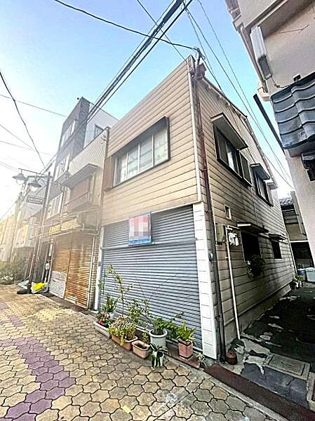 【現地】陽当り良好な南向き！前道広く、通風環境も良好です。