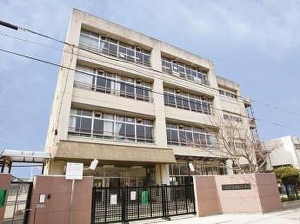 八尾市立用和小学校まで691m