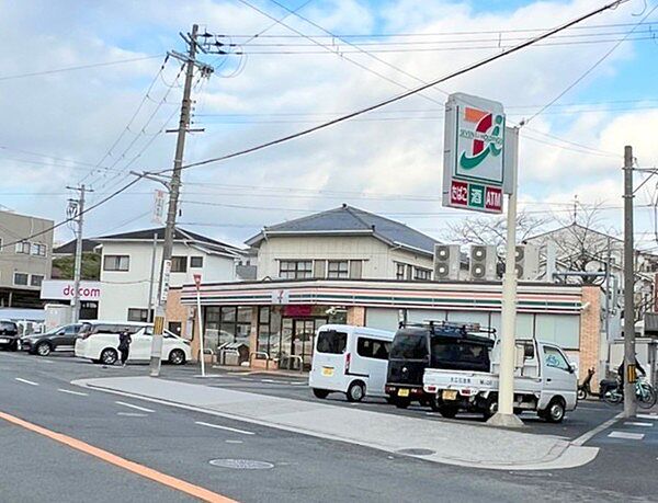 セブンイレブン大阪桃谷3丁目店まで828m