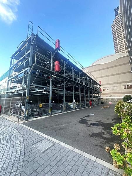【駐車場】マンション敷地内にある駐車場です。