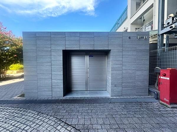 【ゴミステーション】マンション居住者専用のごみ捨て場です。