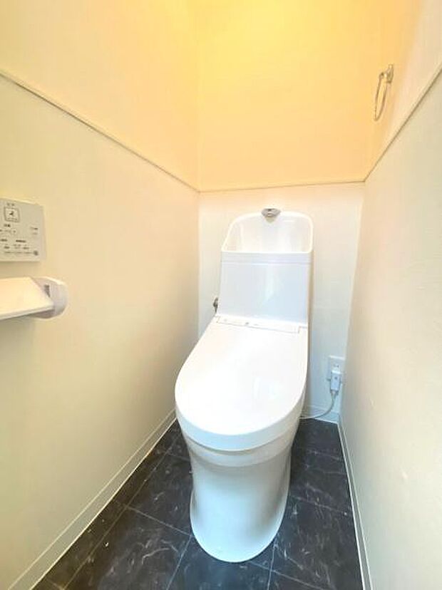 【トイレ】2階にある個室トイレ。