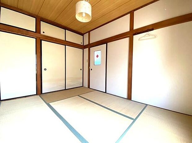 【和室】2階と3階和室は西向きバルコニーに面しており、布団の日干し等がしやすいです。