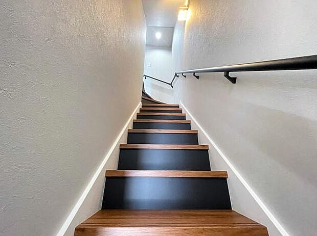 ※当社施工例階段もおしゃれにしたいですね！