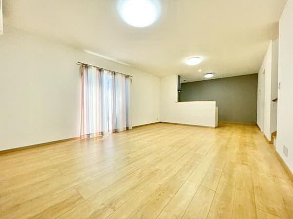 陽当たりの良いリビングで快適な空間となっております！