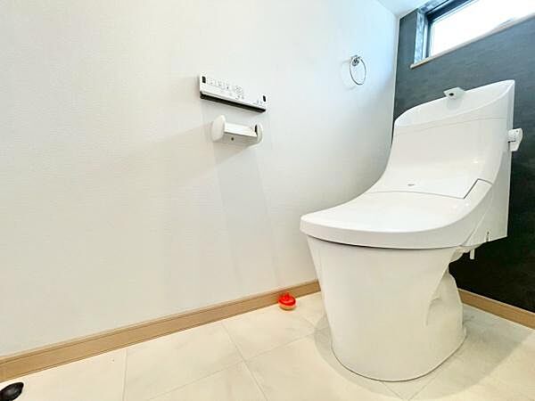 清潔感のある広々トイレです。