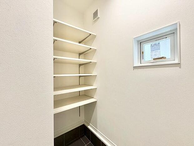 収納がたくさんございますので、是非ご活用下さい♪