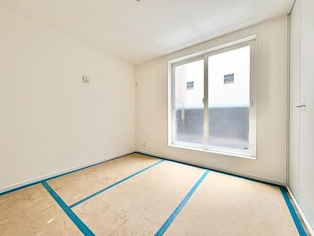 充分な広さと収納機能を備えた部屋はお子様の自発性と成長を促します。お子様の成長を支える、勉強や好きなことに没頭する学びの空間にどうぞ。