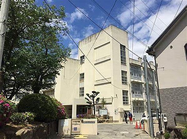 堺市立東百舌鳥中学校まで1260m