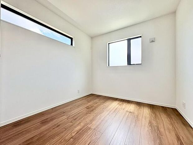 家族一人ひとりの大切なプライベート空間。趣味に合わせて使って頂けるようシンプルに仕上げてあります。暮らし心地を大きく左右する収納を、適材適所に配置し使い勝手を考慮しました。