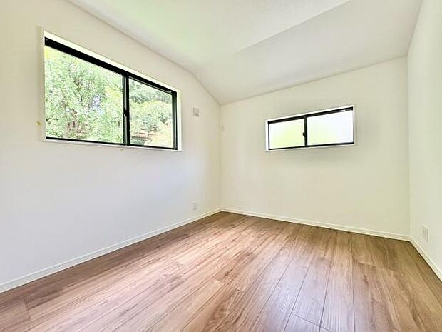 一人ひとりの大切なプライベート空間。趣味・感性で個性的に飾って頂けるようシンプルに仕上げてあります。ゆとりある広さで、一人の時間をゆったりと過ごせる安らぐお部屋になるはずです♪