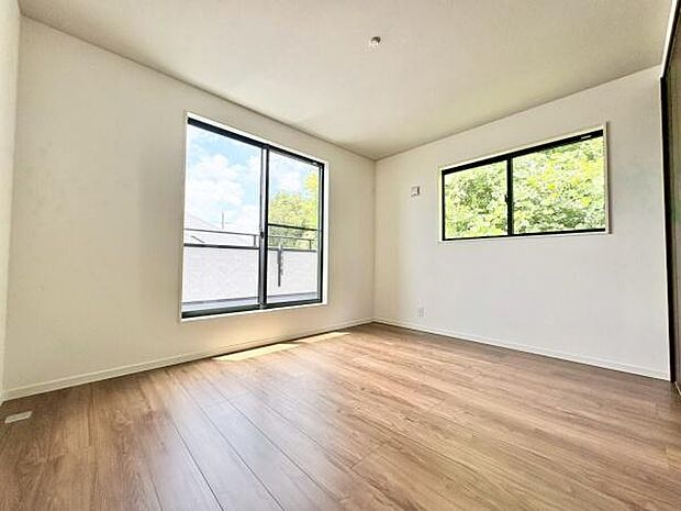 充分な広さと収納機能を備えた部屋はお子様の自発性と成長を促します。お子様の成長を支える、勉強や好きなことに没頭する学びの空間にどうぞ。