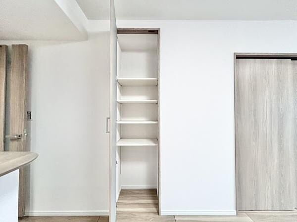 収納がたくさんございますので、是非ご活用下さい♪