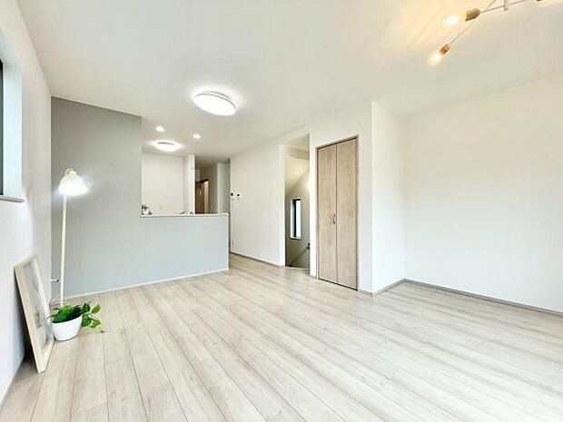 室内にいても、たっぷりの陽光と爽やかな風を感じて頂けます！ご家族と穏やかに過ごす、心地の良い時間が流れます。