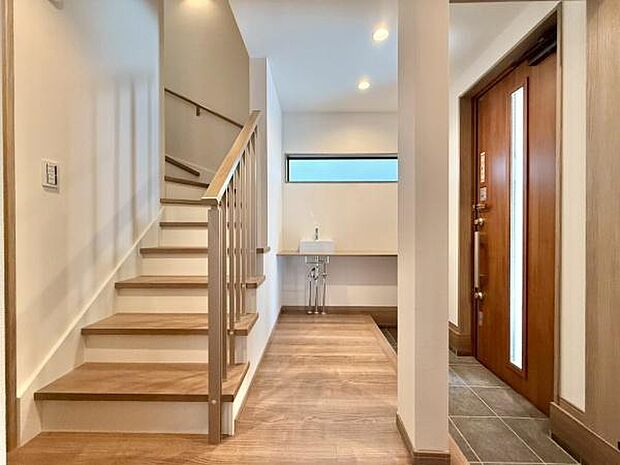 シュークロークもあるので、靴がたくさんあっても安心！気持ちの良い朝は、毎日ここからスタートしていきます♪