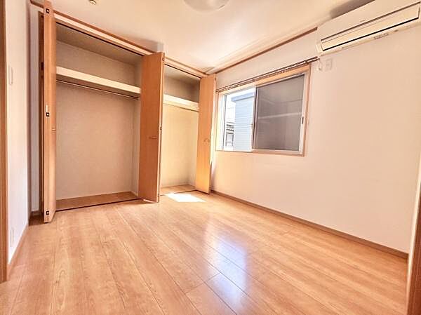 ベッドや机の配置もしやすく好きなものを飾る楽しみもあるお部屋♪お好みの部屋を自由につくることができます！