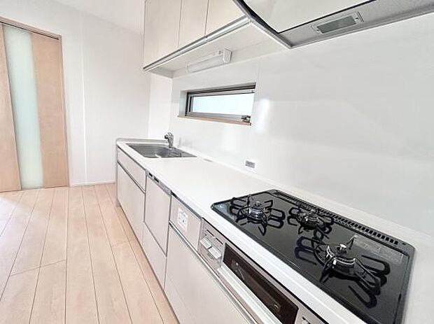 本を読みながら料理をしたり、家族とコミュニケーションを取りながら家事をしたり。毎日必ず使い、案外長い時間を過ごす場所だからこそ妥協したくない部分ですね♪