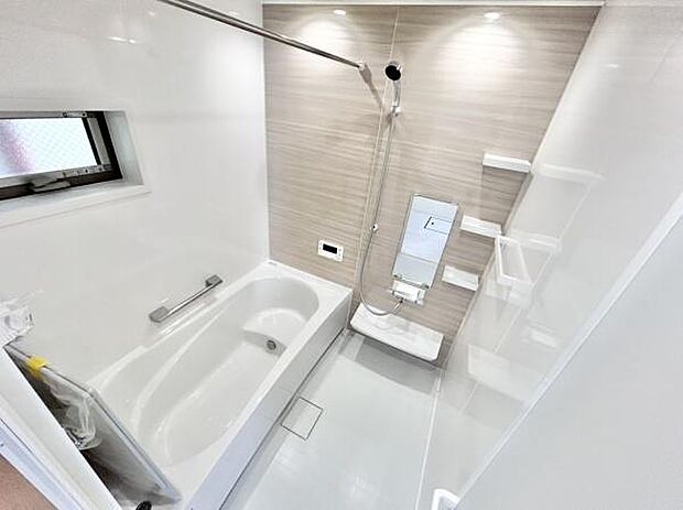 アクセントパネルで落ち着きのある雰囲気を演出♪毎日の疲れを癒やすバスタイムを。追い炊き機能付き!